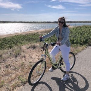 Meet your Posher, Holly